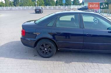 Седан Audi A4 1999 в Сарнах