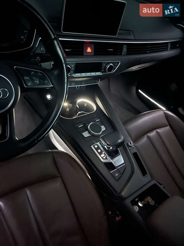 Седан Audi A4 2016 в Днепре