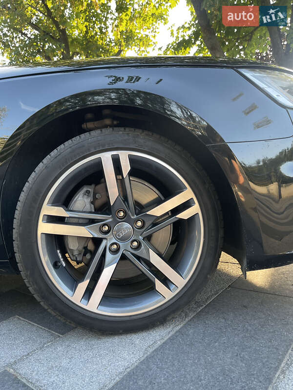 Седан Audi A4 2016 в Днепре