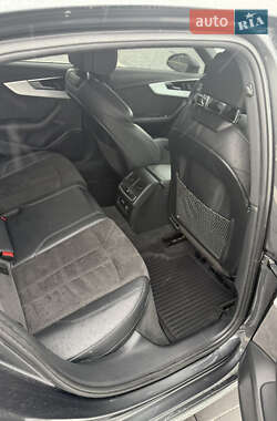 Седан Audi A4 2020 в 
