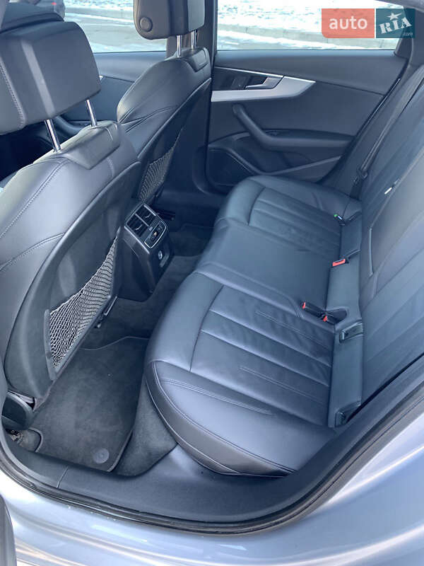Седан Audi A4 2016 в Полтаві
