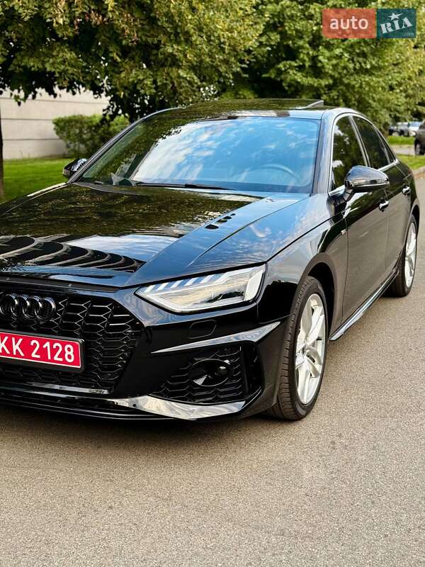 Седан Audi A4 2021 в Киеве