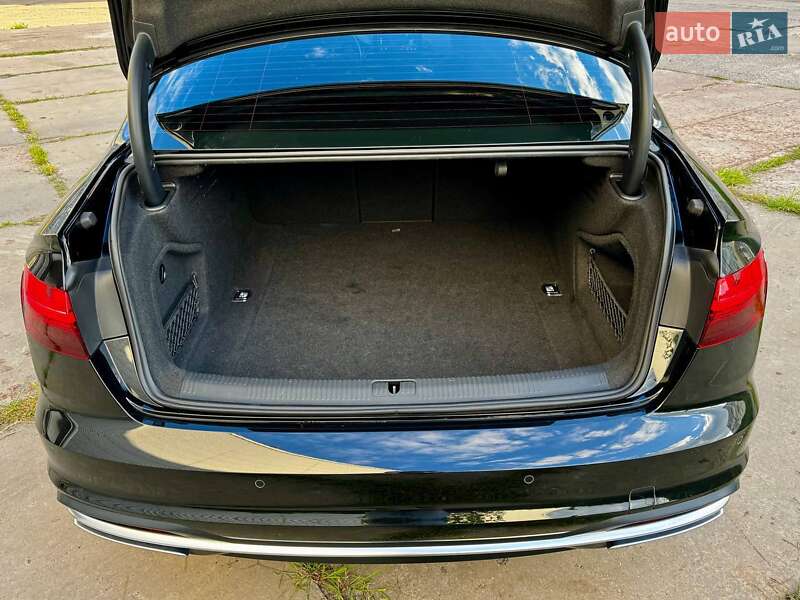 Седан Audi A4 2021 в Киеве
