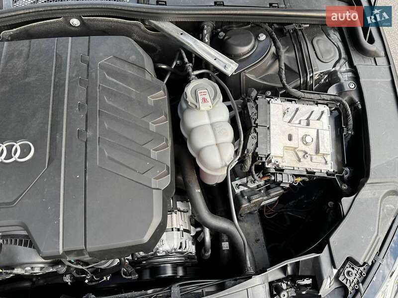 Седан Audi A4 2021 в Киеве