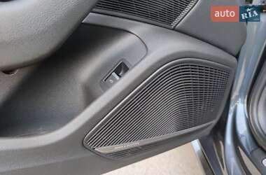 Седан Audi A4 2016 в 
