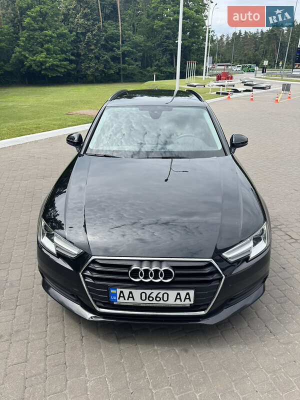 Универсал Audi A4 2018 в 