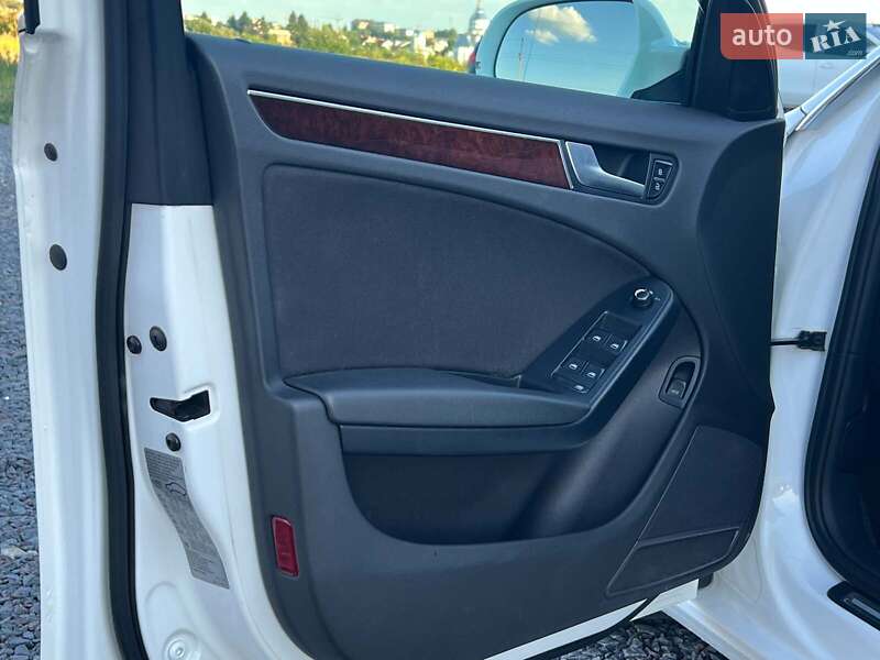 Седан Audi A4 2010 в Львове