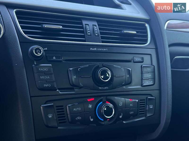 Седан Audi A4 2010 в Львове