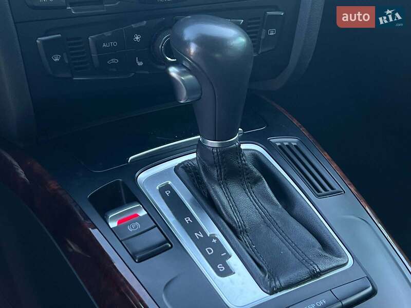 Седан Audi A4 2010 в Львове