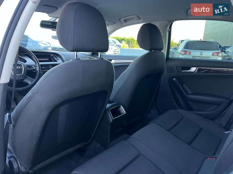 Седан Audi A4 2010 в Львове