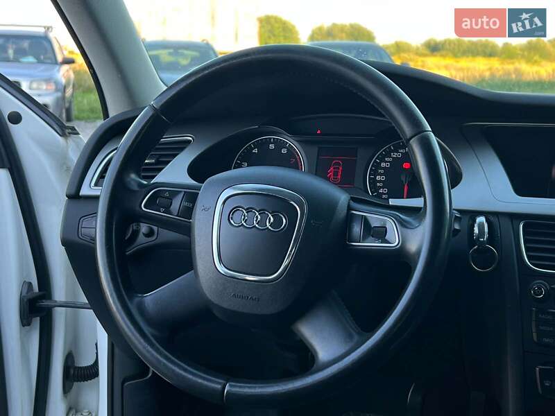Седан Audi A4 2010 в Львове