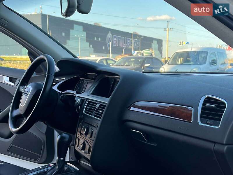Седан Audi A4 2010 в Львове