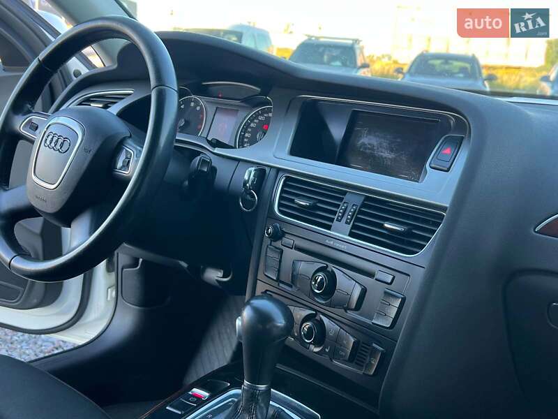 Седан Audi A4 2010 в Львове