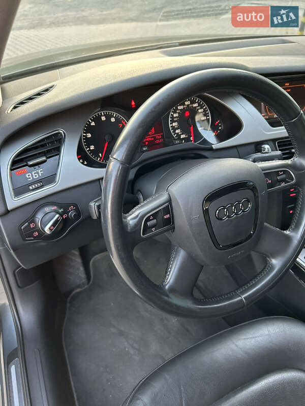 Седан Audi A4 2012 в Хмельницком