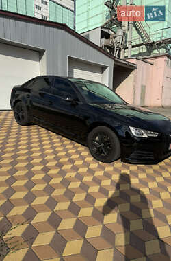 Седан Audi A4 2017 в 