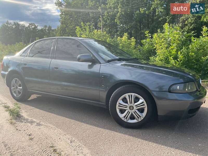 Седан Audi A4 1995 в Житомире