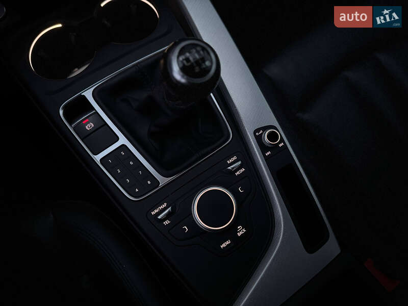 Седан Audi A4 2017 в Ровно