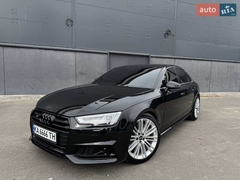 Седан Audi A4 2016 в 