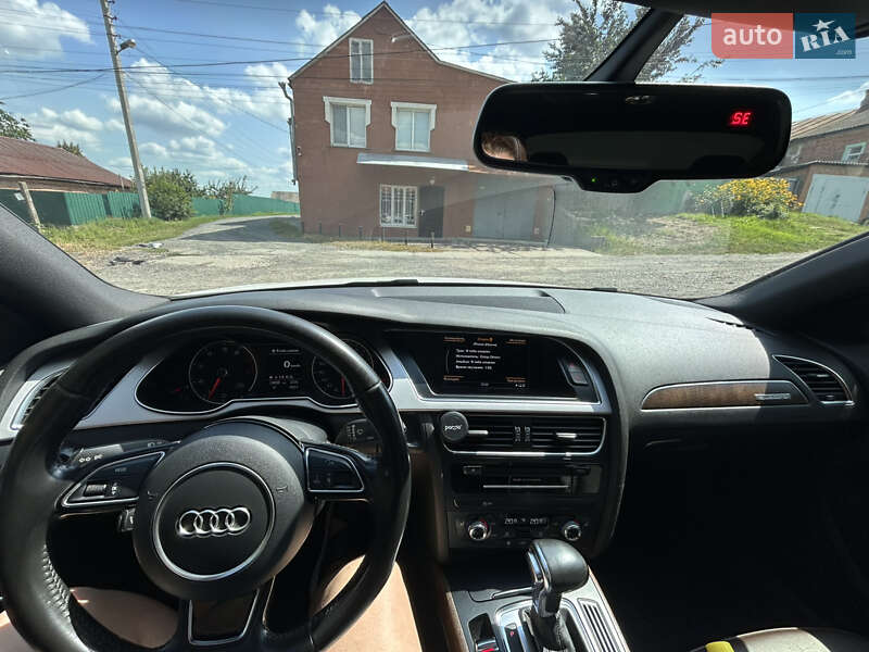 Седан Audi A4 2015 в Ромнах