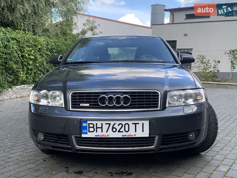 Седан Audi A4 2002 в Ровно