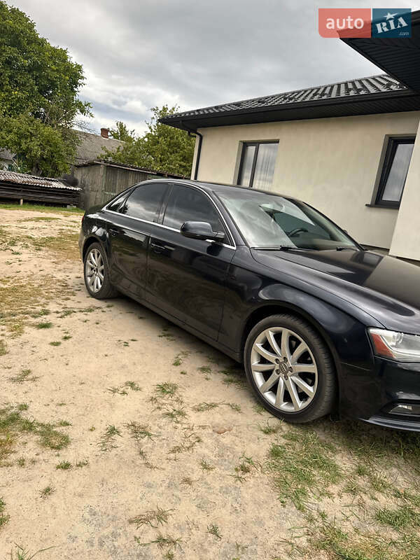Седан Audi A4 2012 в Любомле