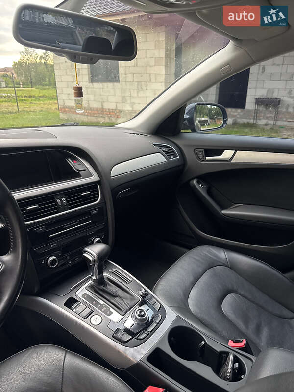 Седан Audi A4 2012 в Любомле