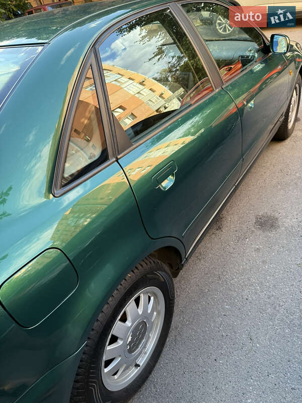 Седан Audi A4 1997 в Харькове