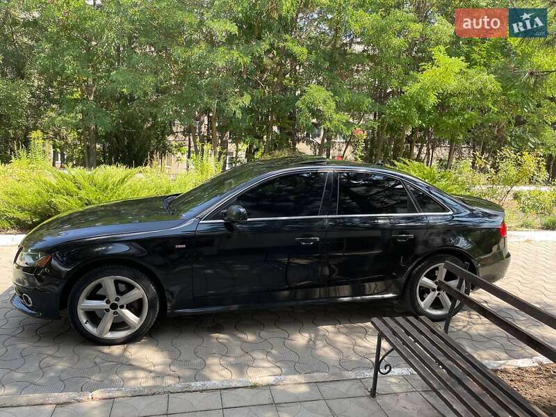 Седан Audi A4 2011 в Окнах