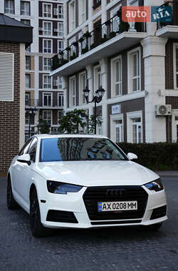 Седан Audi A4 2017 в Киеве