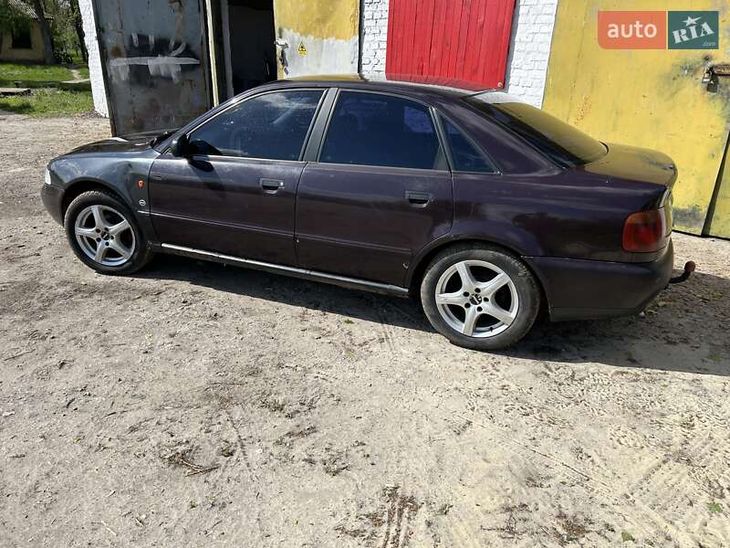 Седан Audi A4 1995 в Прилуках