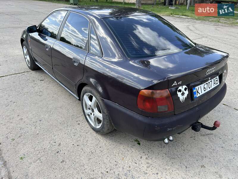 Седан Audi A4 1995 в Прилуках