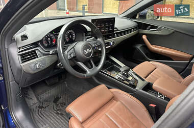 Седан Audi A4 2020 в 