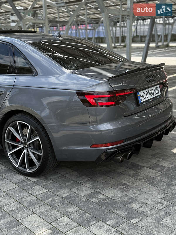 Седан Audi A4 2017 в Львове