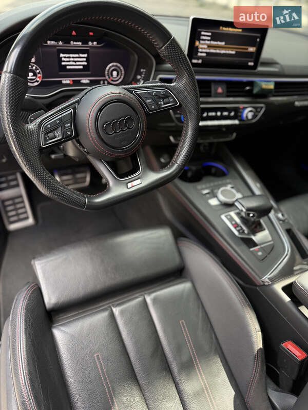Седан Audi A4 2017 в Львове