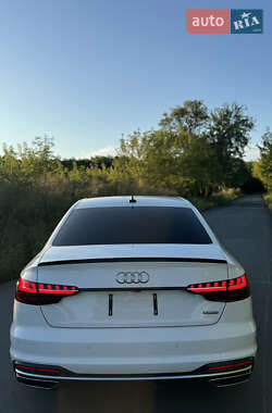 Седан Audi A4 2022 в 