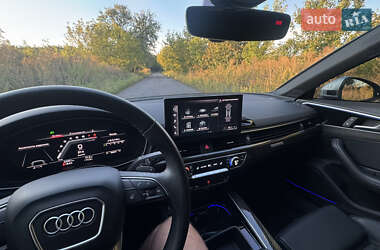 Седан Audi A4 2022 в 