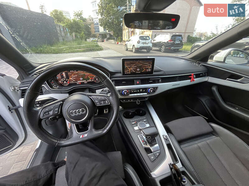 Универсал Audi A4 2016 в Киеве