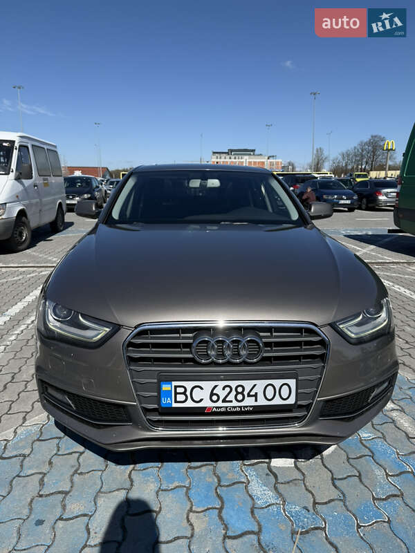 Седан Audi A4 2014 в Львове