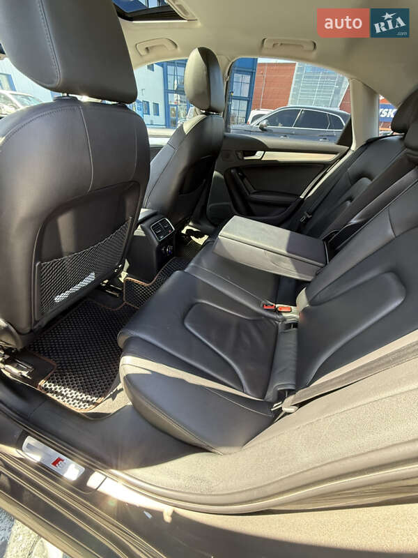 Седан Audi A4 2014 в Львове