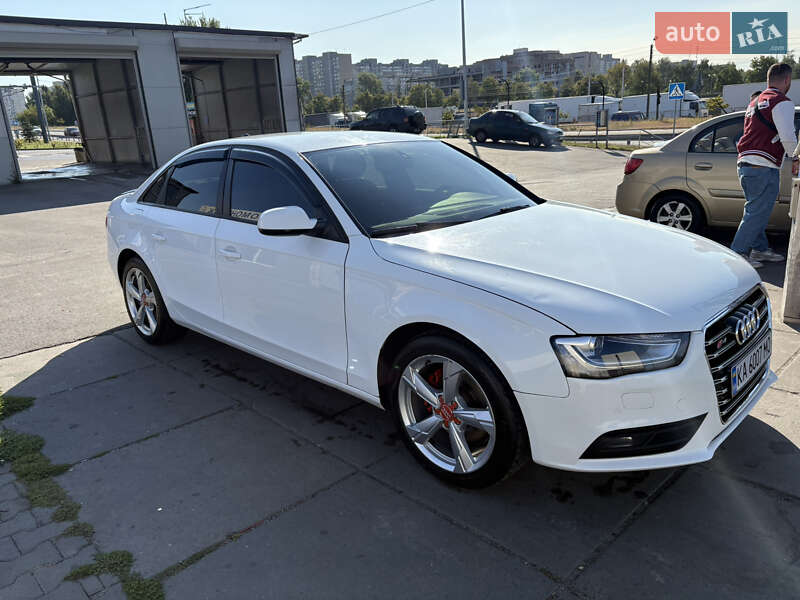 Седан Audi A4 2012 в 