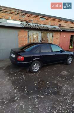 Седан Audi A4 1998 в 
