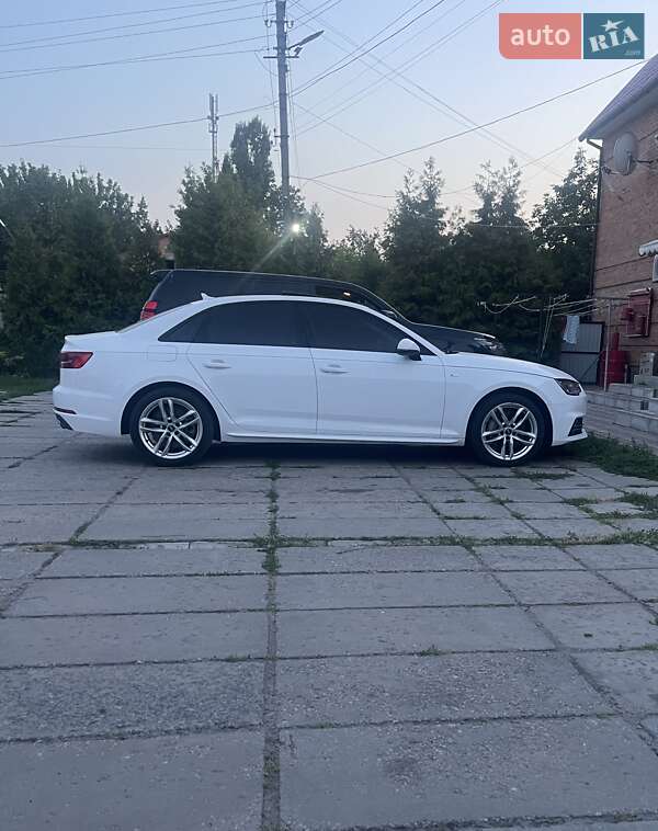 Седан Audi A4 2016 в Киеве