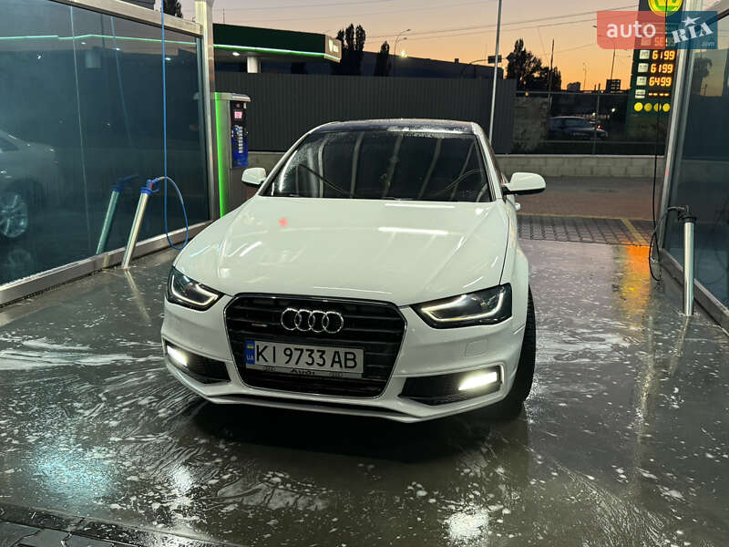 Седан Audi A4 2013 в 
