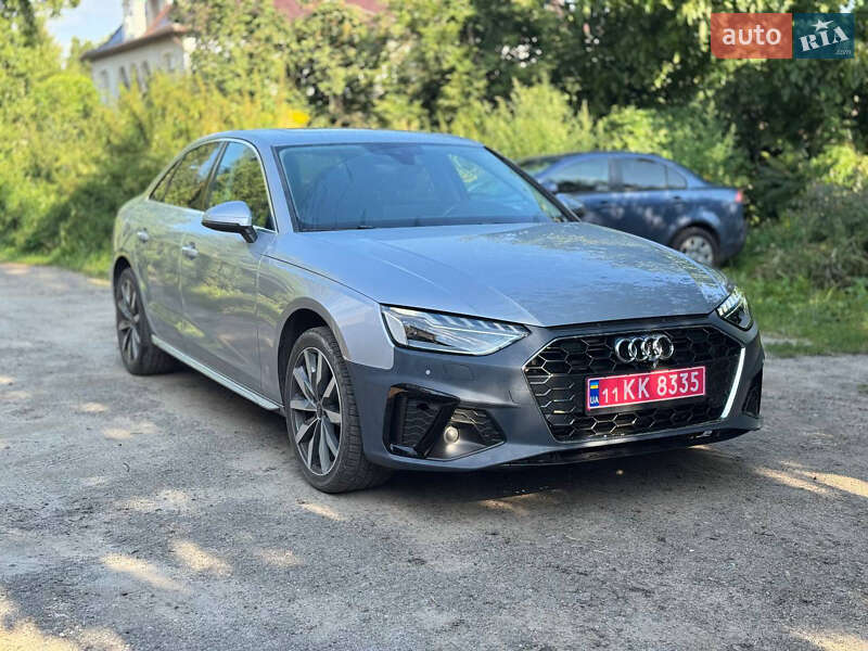 Седан Audi A4 2021 в 