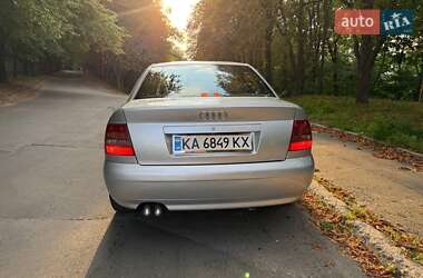 Седан Audi A4 1999 в 