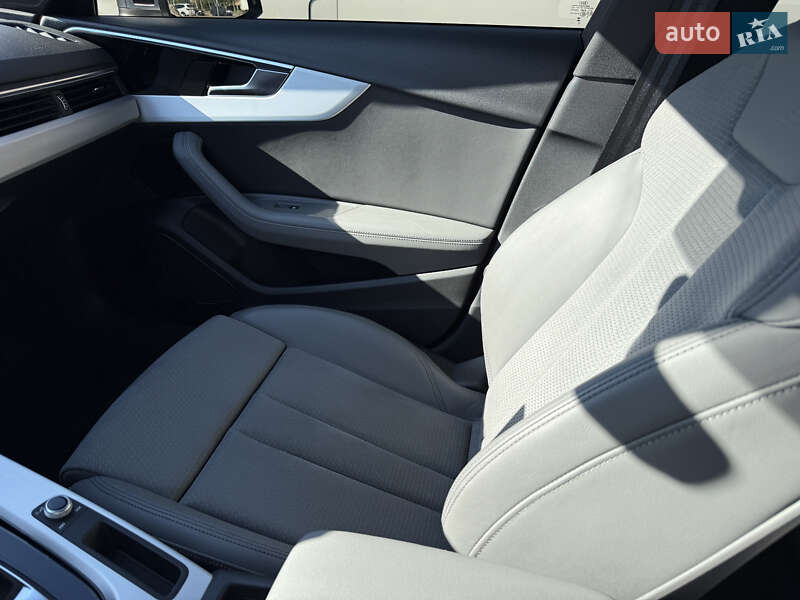 Седан Audi A4 2023 в Киеве