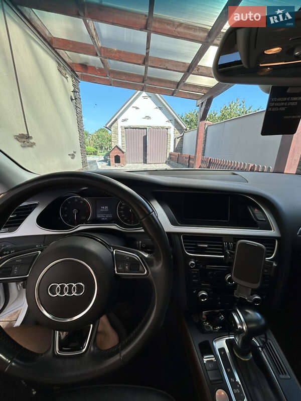 Седан Audi A4 2015 в Днепре