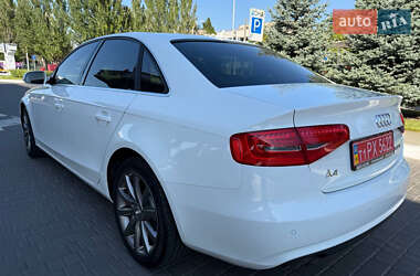 Седан Audi A4 2014 в 