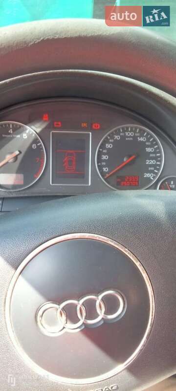 Седан Audi A4 2004 в Харькове