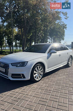 Седан Audi A4 2018 в Киеве